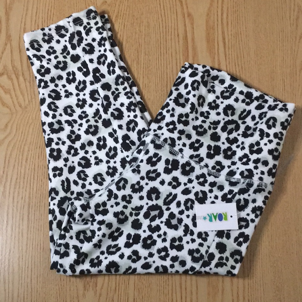 Bin 18 New Women’s Animal Print Capri Leggings with Cell Phone Pocket Size XL